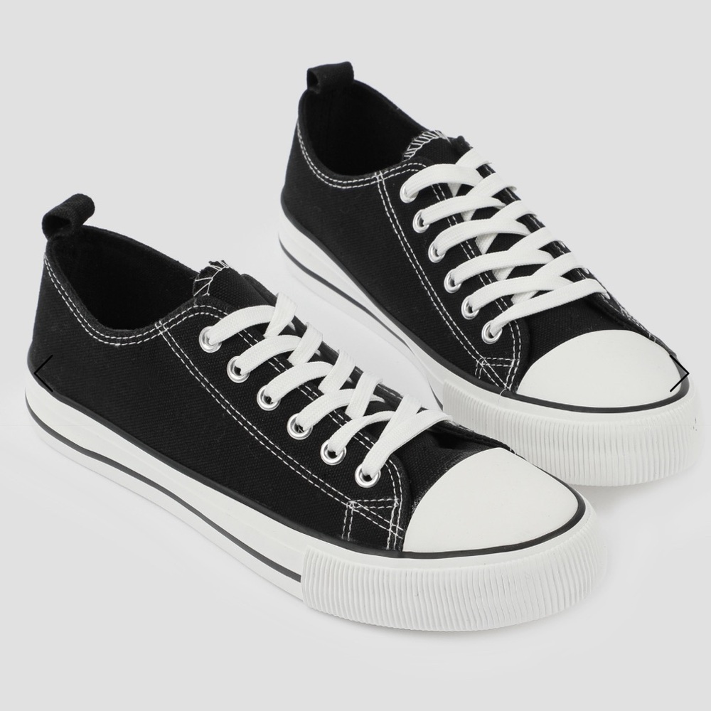 Low top sneakers with toe cap - worn once